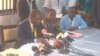 Le nouveau président de la Fédération béninoise de football (FBF), Mathurin De Chacus président des Dragons de l'Ouémé (un des clubs phares du pays) donne une conférence de presse à Porto Novo, Benin, 25 août 2018. (Twitter/Bougouri Chamson Dine)