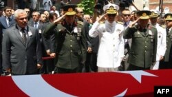 Türklər PKK hücumlarına etiraz edir