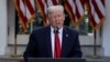 El mandatario estadounidense Donald Trump se dirige a la prensa, desde la Casa Blanca, para informar sobre la pandemia de coronavirus, el lunes 27 de abril de 2020.
