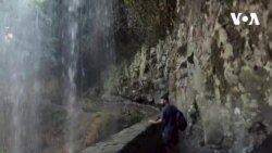 Arxasından keçə biləcəyiniz şəlalə
