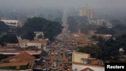 ARCHIVES - Une artère de la ville de Bangui, en Centrafrique, le 16 février 2016.