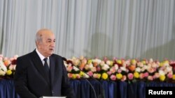 Le président algérien Abdelmadjid Tebboune prête serment lors de son investiture à Alger, en Algérie, le 19 décembre 2019. 
