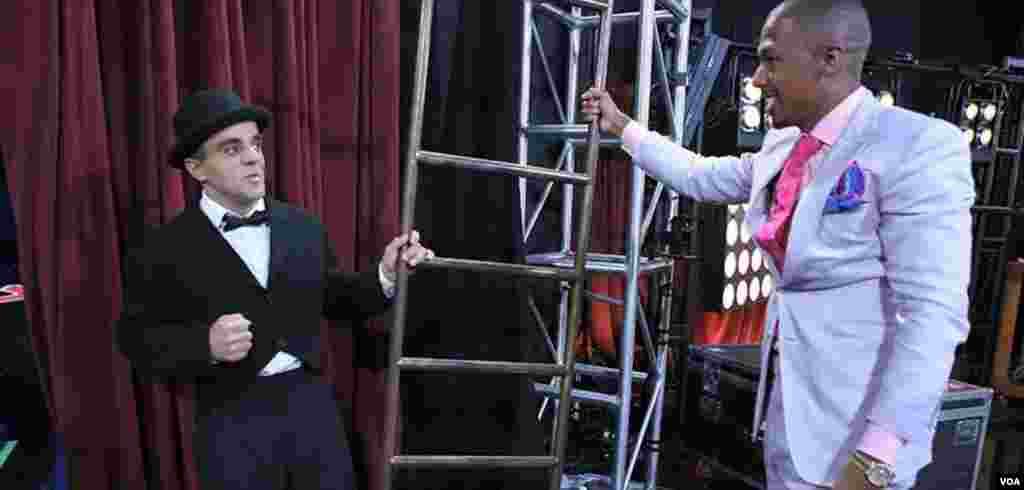 Üzeyir Novruzov America's Got Talent şousun aparıcısı ilə