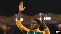 Caster Semenya après avoir décroché la médaille d’or à la finale du 800 m aux Jeux du Commonwealth, Gold Coast, le 13 avril 2018.