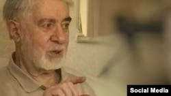 میرحسین موسوی، آخرین نخست وزیر جمهوری اسلامی پیش از بازنگری قانون اساسی در سال ۱۳۶۸