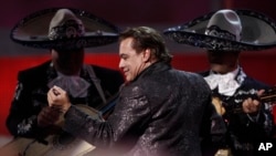 El video de la versión de Juan Gabriel, titulada "Gracias al Sol" ya está publicada en YouTube.