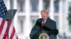 El entonces presidente Donald Trump habla a sus seguidores en Washington el 6 de enero de 2021 durante el acto de protesta en el que afirmó sin pruebas que había sido víctima del robo de las elecciones, lo que condujo a los sucesos del asalto al Capitolio.