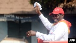 Début mars, les instances du RPG avaient désigné Ibrahima Kassory Fofana, l'ex-Premier ministre d'Alpha Condé, pour présider le conseil exécutif provisoire, mais cette désignation avait créé des remous à l'intérieur du parti.