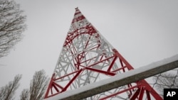 Una vista de una torre telefónica del operador de red de telefonía móvil ucraniano Kyivstar en las afueras de Kiev, Ucrania, el 30 de noviembre de 2022.