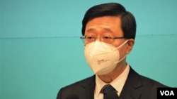 李家超沒有回應是否收到北京就國安法釋法事宜的回覆，他相信法庭可處理事件，現階段不宜評論。(美國之音/湯惠芸)