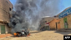 A Kassala (est), le gouvernorat a décrété une interdiction de rassemblement après qu'une partie des locaux du gouvernement local a été incendiée.