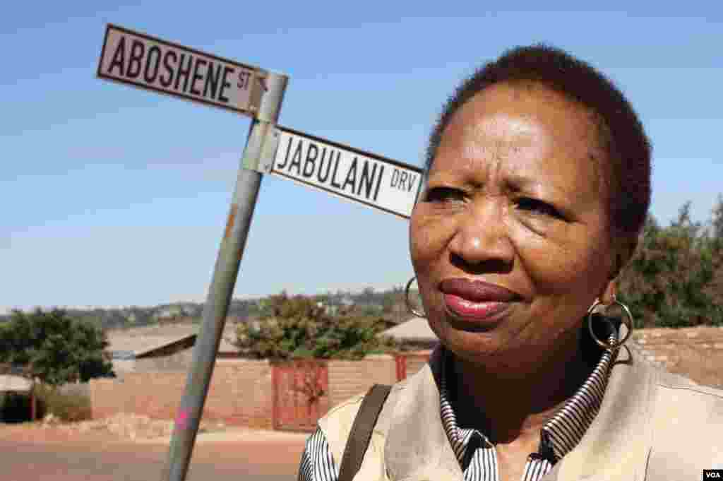 The caregivers feel isolated from society. "They're afraid of us 'people of death'," says Snowy Nkoana. "They can't speak about death ...because it's taboo. So we are taboo." (VOA / D.Taylor)