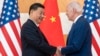 2022年11月14日印度尼西亚巴厘岛举行的G20峰会期间，拜登(右)和中国国家主席习近平在会晤前握手
