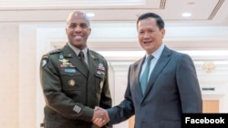 美國太平洋陸軍司令克拉克將軍在金邊會晤柬埔寨首相洪瑪奈。 (2025年2月24日)