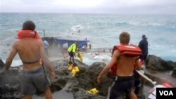 Tim SAR Australia berusaha mencari korban selamat dari kapal pencari suaka yang mengalami kecelakaan di Pulau Christmas (foto: dok). 
