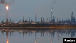 Los inventarios de combustible de Venezuela han ido disminuyendo esta semana debido a que las refinerías locales producen poco y PDVSA enfrenta complicaciones relacionadas a las nuevas sanciones de EE.UU.