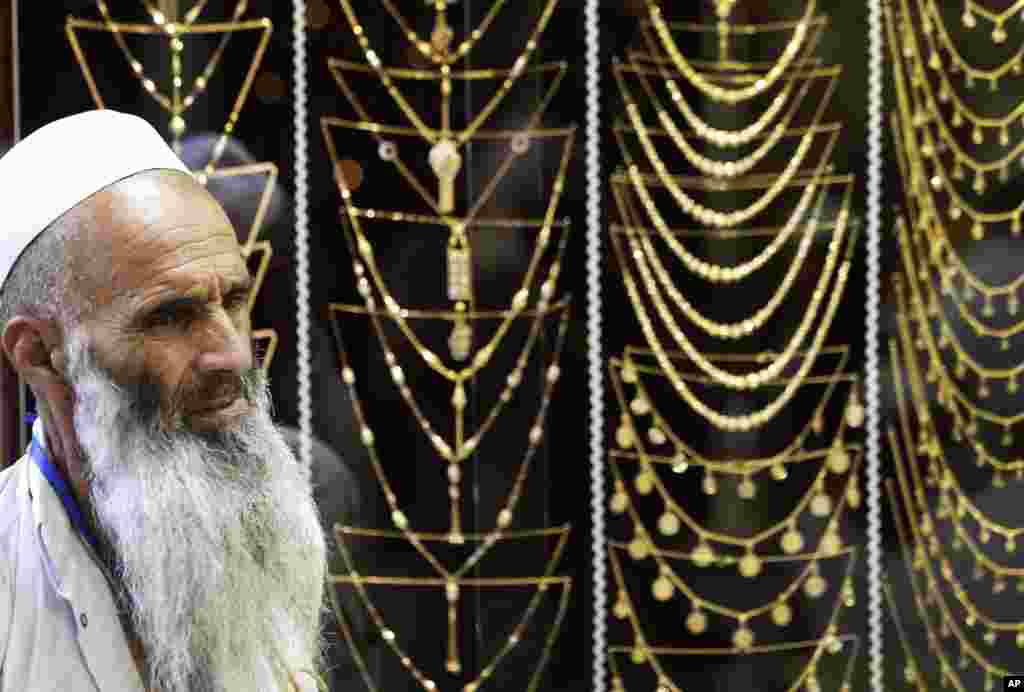 A Muslim pilgrim shops in a gold market in Mecca, October 23, 2012.