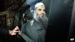 Abu Qatada diamankan setelah sidang dengar pendapat terkait kasus keamanan dan deportasi di London (Foto: dok).