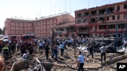 Les autorités turques continuent les recherches après une explosion à Elazig, à l'est de la Turquie, le 18 août 2016.