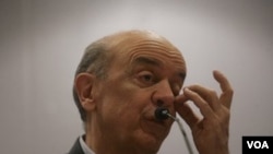 El candidato opositor José Serra, ha logrado reducir la diferencia con la candidata oficialista, aunque aún no logra colocarse dentro del margen de error de los soneos.