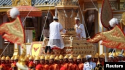 Upacara kremasi jenazah mendiang Raja Bhumibol Adulyadej di Grand Palace, Bangkok, 26 Oktober 2017.
