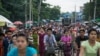 လှိုင်သာယာစက်မှုဇုံတွင်း လုပ်ငန်းခွင်သို့သွားနေကြသည့် အလုပ်သမားများ။ (ဇွန် ၂၆၊ ၂၀၁၉ )