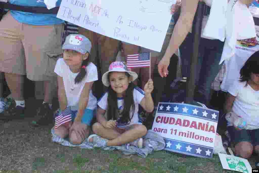 Familias enteras acompañadas por sus hijos se hicieron presentes durante la gran concentración por la reforma migratoria en Washington, el miércoles 10 de abril.
