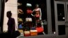 US Consumer Spending Surges, Boosts Growth Outlook