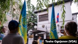 Протест на Украинците во Скопје пред Руската амбасада