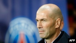 Zinedine Zidane lors d'un match entre le Paris Saint-Germain et le Real Madrid au Parc des Princes à Paris, France, le 18 septembre 2019.