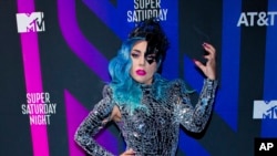 Lady Gaga también anunció un evento televisado especial que se transmitirá el 18 de abril próximo llamado "One World: Together at Home", destinado a combatir el coronavirus.