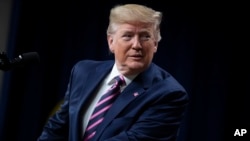El presidente Donald Trump ha calificado el proceso para juicio político en la Cámara de Representantes como una "farsa", "engaño" y "cacería de brujas". 