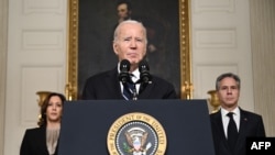 Le président Joe Biden entouré de sa vice-présidente Kamal Harris et de son secrétaire d'État Antony Blinken.