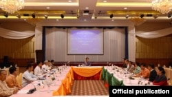 ပြည်ထောင်စုငြိမ်းချမ်းရေးညီလာခံ-၂၁ ရာစုပင်လုံအတွက်အကြိုပြင်ဆင်ရေးကော်မတီ တွေ့ဆုံစဉ် 