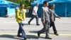 제3국을 통해 북한에 들어갔던 김모(52·황색 옷) 씨가 11일 판문점을 통해 한국으로 귀환하고 있다.