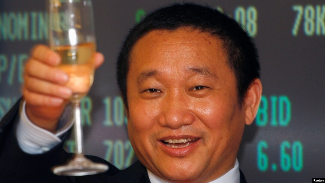 中國鋁業巨頭忠旺集團董事長劉忠田慶賀該集團在香港上市（2009年5月8日）