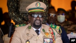 La junte guinéenne menée par le général Doumbouya, comme celles qui se sont imposées dans plusieurs pays d'Afrique de l'Ouest depuis 2020, a fait de la lutte contre la corruption un de ses mantras.