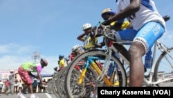 Course de vélo à Goma, RDC, le 17 mai 2015 (VOA/Charly Kasereka)