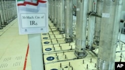 Mesin sentrifugasi di fasilitas pengayaan uranium Natanz dekat Natanz, Iran. (Foto: melalui AP)