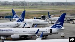 Aviones de Copa Airlines en la pista del aeropuerto internacional de Tocumen en la ciudad de Panamá. 8 de marzo de 2016.