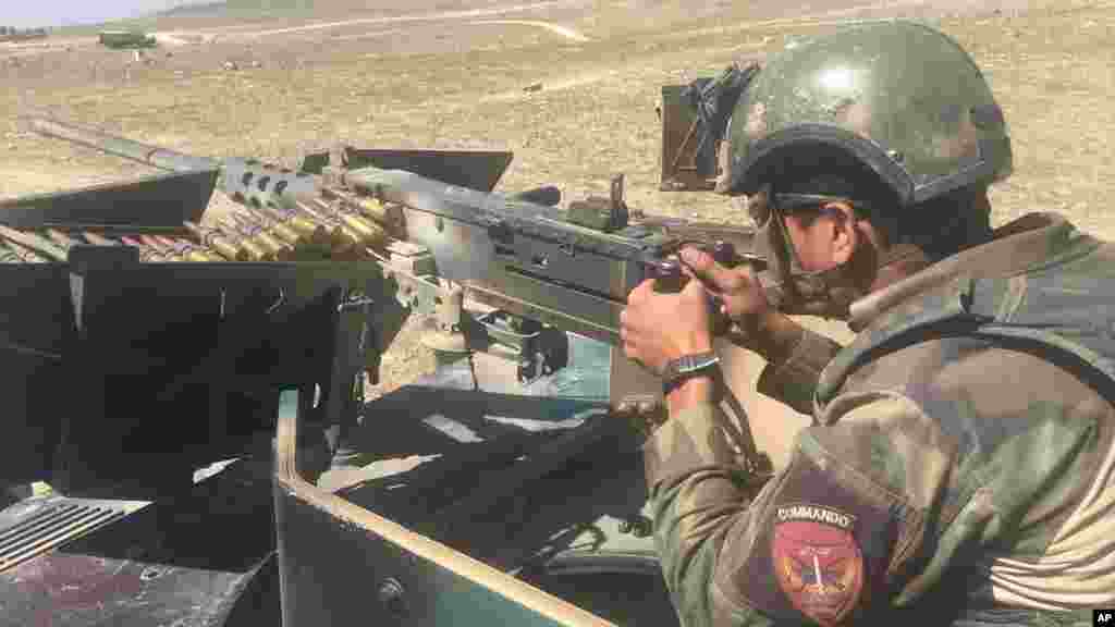 Wani sojan kasar Afganistan a karamin garin Pandola, Ranar Alhamis 13 ga watan Afrilu shekarar 2017. 