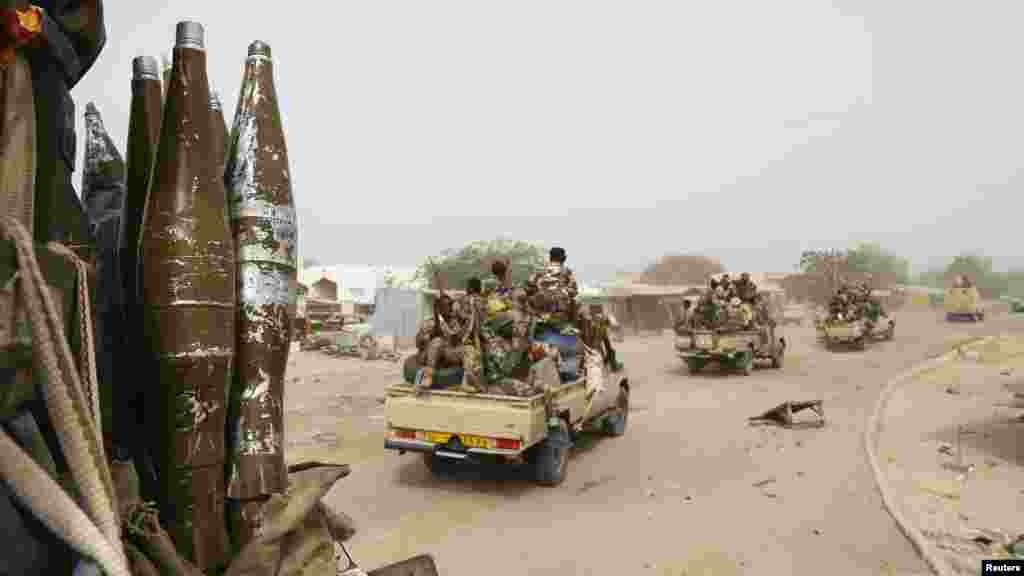 Sojojin Chadi a bakin daga a lokacin da suke fafata fada da ‘yan Boko Haram a garin Gamboru dake Najeriya.