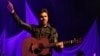 Juanes canta con sabor a Colombia