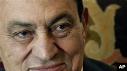 Egyptian President Hosni Mubarak (file photo)