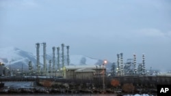 Fasilitas nuklir air berat Arak, dekat pusat kota Arak, 250 kilometer barat daya ibukota Teheran, Iran, 15 Januari 2011. (Foto: AP)