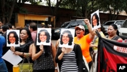 El asesinato de la ambientalista Berta Cáceres provocaron marchas y manifestaciones en Tegucigalpa para exigir justicia. Cáceres ganó el premio Goldman 2015.