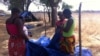 Displaced farm workers staying along the road from Harare to Bulawayo in Chegutu, Zimbabwe, Oct. 8, 2013. (Sebastian Mhofu for VOA)