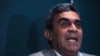 El ex ministro de Defensa de Venezuela, General de Ejército (retirado) Raúl Baduel, habla durante una conferencia de prensa en Caracas el 10 de diciembre de 2008.