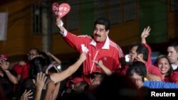 El presidente Nicolás Maduro llega a un mitin de campaña en el estado Bariñas.