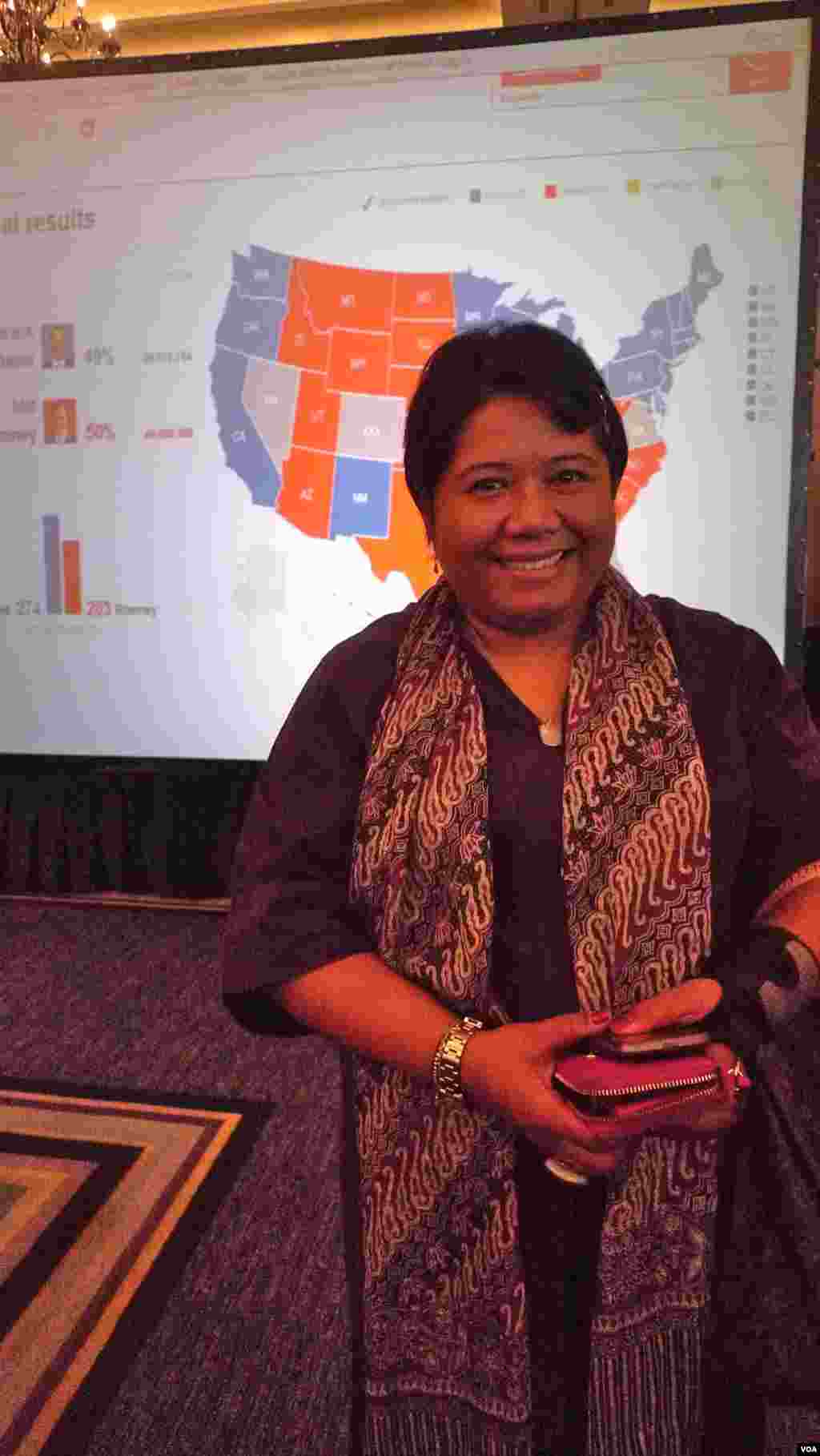 Ima Abdulrahim, direktur eksekutif Habibie Center di Indonesia, mengatakan "kemenangan Obama lebih baik untuk Asia." (S. Schondart/VOA)